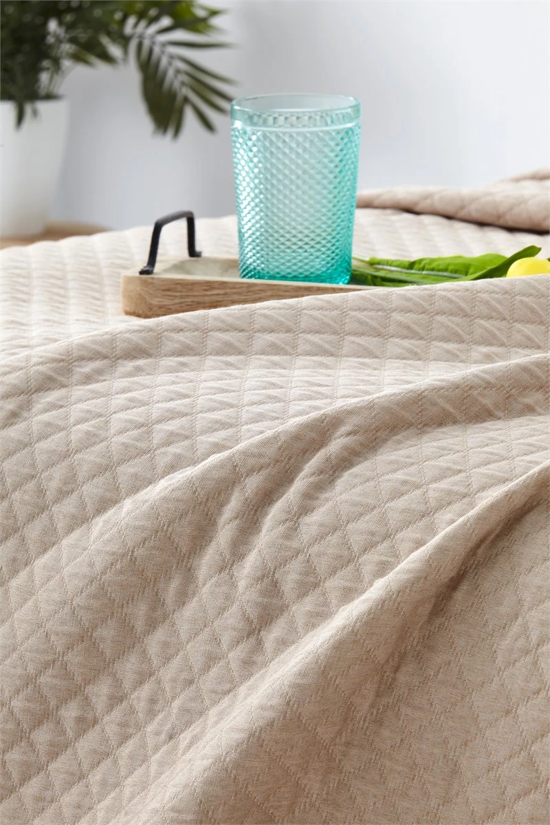 Vipalia - Colcha Bouti Pique 30% Algodón - 70% Poliester. Modelo Silver Cama 135 Cm - 235x260 Cm, Color Beige/Marfil 2 Vipalia - Colcha Bouti Pique 30% Algodón - 70% Poliester. Modelo Silver Cama 135 Cm - 235x260 Cm, Color Beige/Marfil - Imagen 2