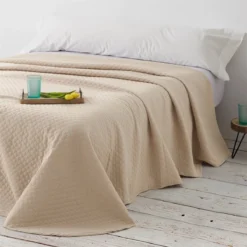 Vipalia - Colcha Bouti Pique 30% Algodón - 70% Poliester. Modelo Silver Cama 135 Cm - 235x260 Cm, Color Beige/Marfil 14 Vipalia - Colcha Bouti Pique 30% Algodón - 70% Poliester. Modelo Silver Cama 135 Cm - 235x260 Cm, Color Beige/Marfil -Outlet Colcha Viva Tienda c72f9a49f6290411265432475edaa8a776ea8f3e 54b7c8556b2148de8eb3d9d20467dc6b